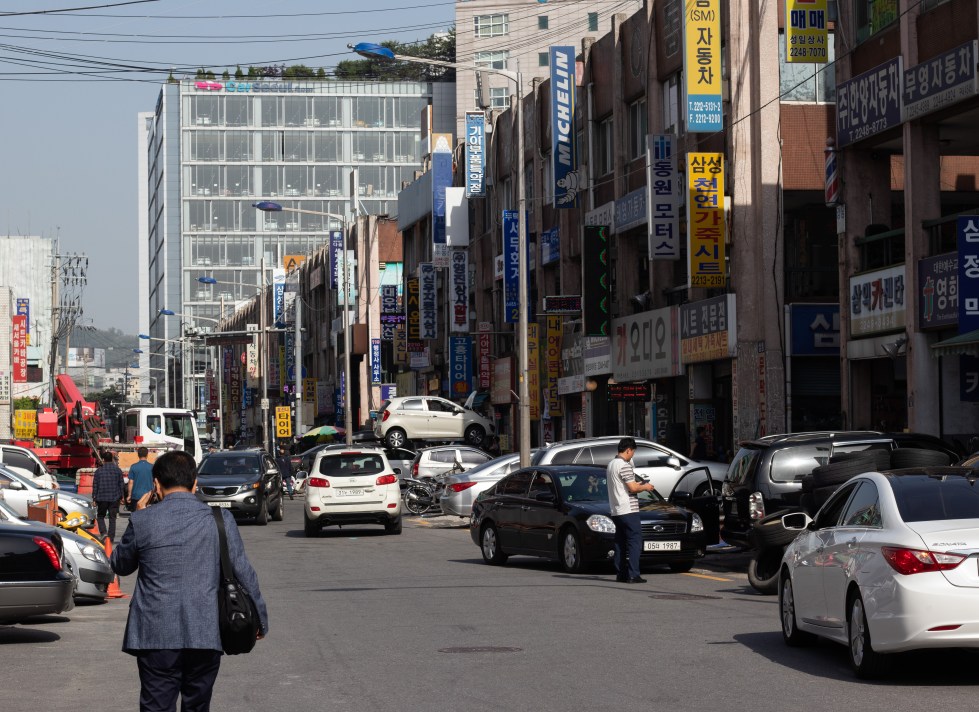 Somewhere in Seoul. Photo by Ian Baldessari